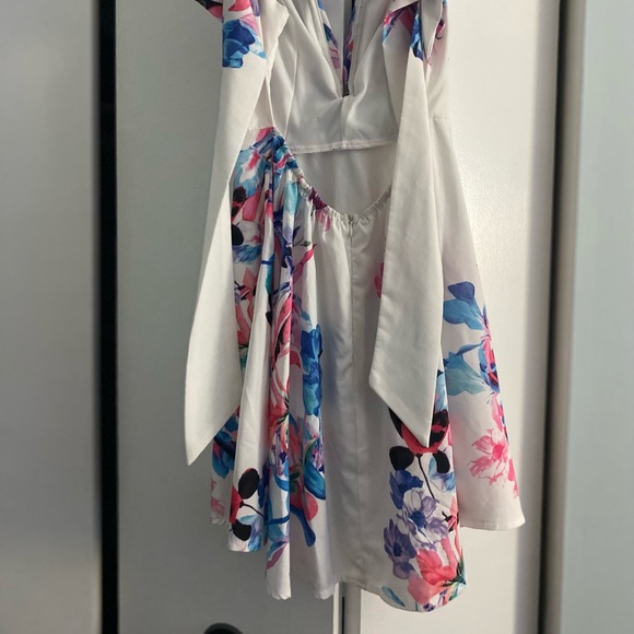 Floral dress with back tie - Picture 2 of 3